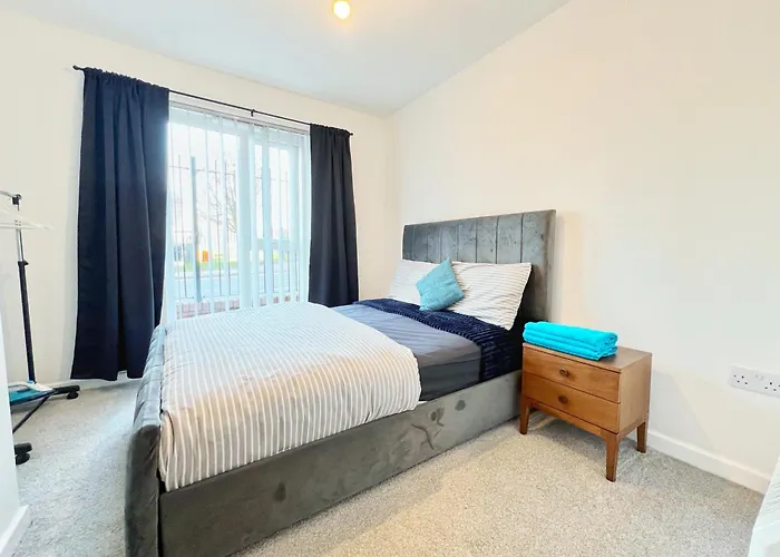Spacious 2 Bedroom Groundfloor City Apartment