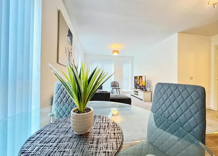Spacious 2 Bedroom Groundfloor City Apartment