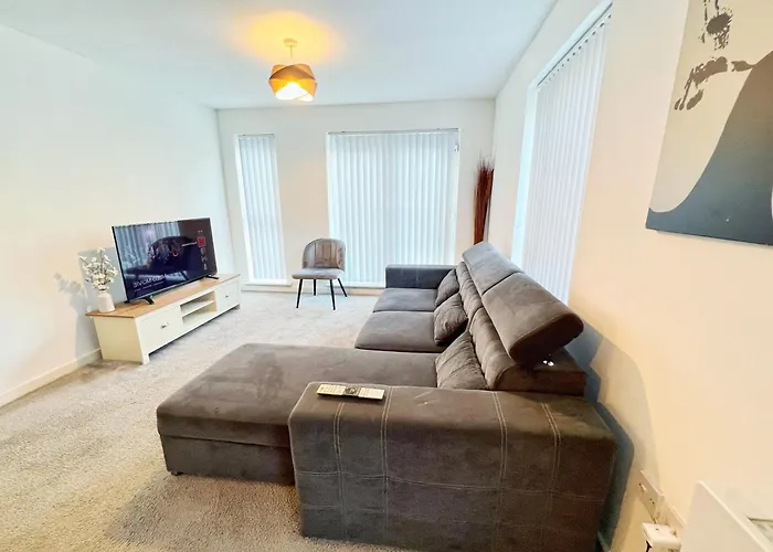 Spacious 2 Bedroom Groundfloor City Apartment